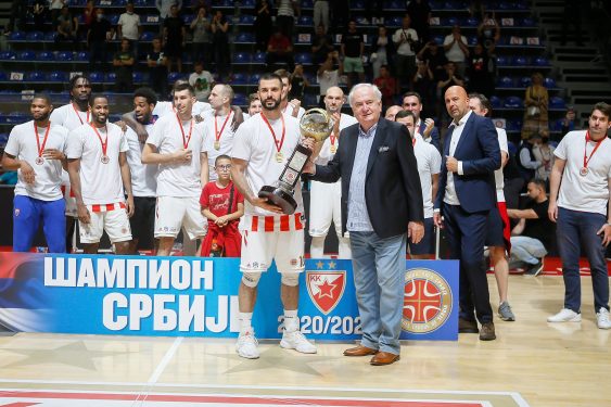 Predsednik OKS Božidar Maljković dodelio pehar osvajaču Košarkaške lige Srbije