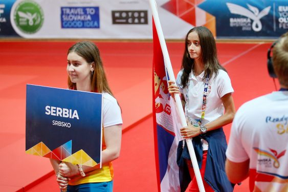 Završen EYOF Banska Bistrica 2022, zastavu Srbije na zatvaranju nosila atletičarka Maša Rajić, Tim Srbije se vraća kući sa šest medalja!