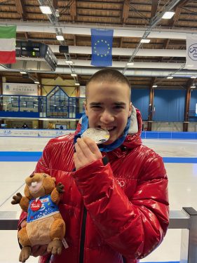 Luka Jašić osvojio srebrnu medalju u brzom klizanju na kratkim stazama na EYOF Friuli Venecija Đulija 2023!