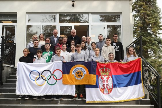 Učesnici eTwinning i ERAZMUS+ projekta „Let’s Live the Olympic Dream Together“ u poseti Olimpijskom komitetu Srbije