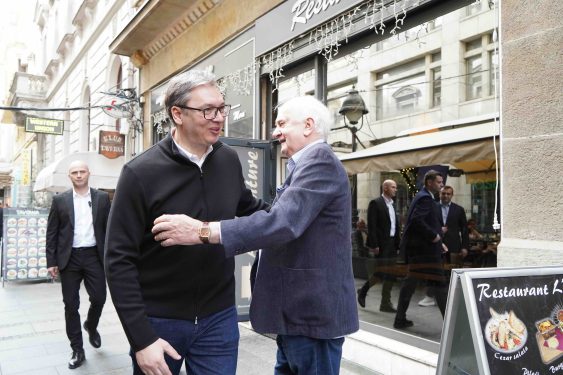 Predsednik Republike Srbije Aleksandar Vučić posetio izložbu ,,Veoma francuski život“  koja je posvećena predsedniku OKS Božidaru Maljkoviću