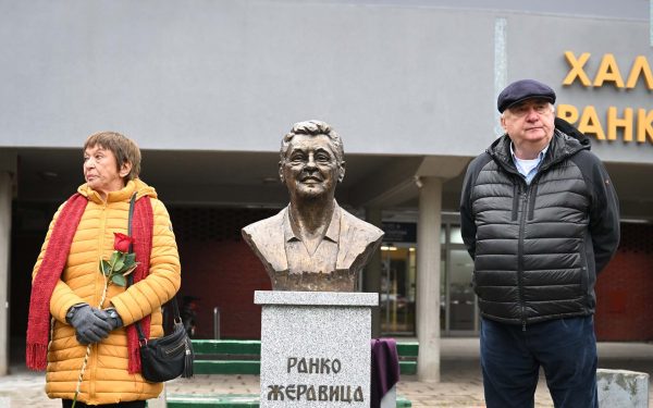Svečano otkrivena bista legendarnog košarkaškog trenera Ranka Žeravice!