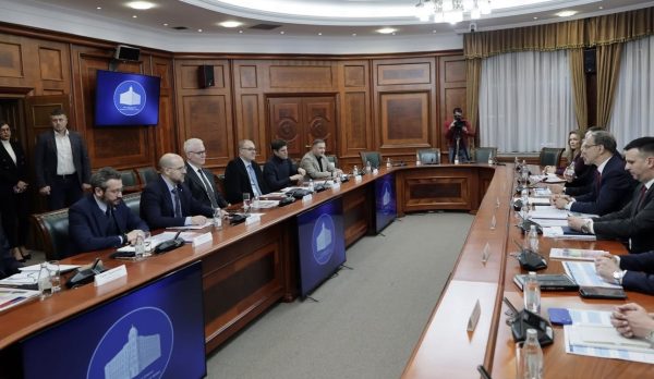 Predsednik Vlade prof. dr Đuro Macut održao sastanak sa predstavnicima sportskih institucija! Sastanku prisustvovao i predsednik OKS Dejan Tomašević!