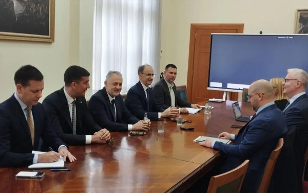 Održan sastanak predsednika OKS Dejana Tomaševića i predsednika Vlade Republike Srbije prof. dr Đura Macuta!