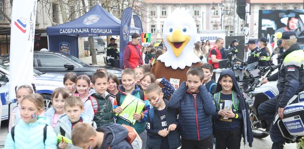 Edukacija mladih i dece u fokusu! Karavan bezbednosti saobraćaja održan u Aranđelovcu!
